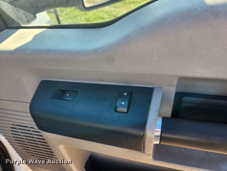 image for item JB9712 2008 Ford F350 Super Duty XLT  SuperCab utility bed pickup truck