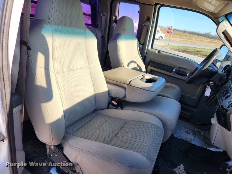 image for item JB9712 2008 Ford F350 Super Duty XLT  SuperCab utility bed pickup truck