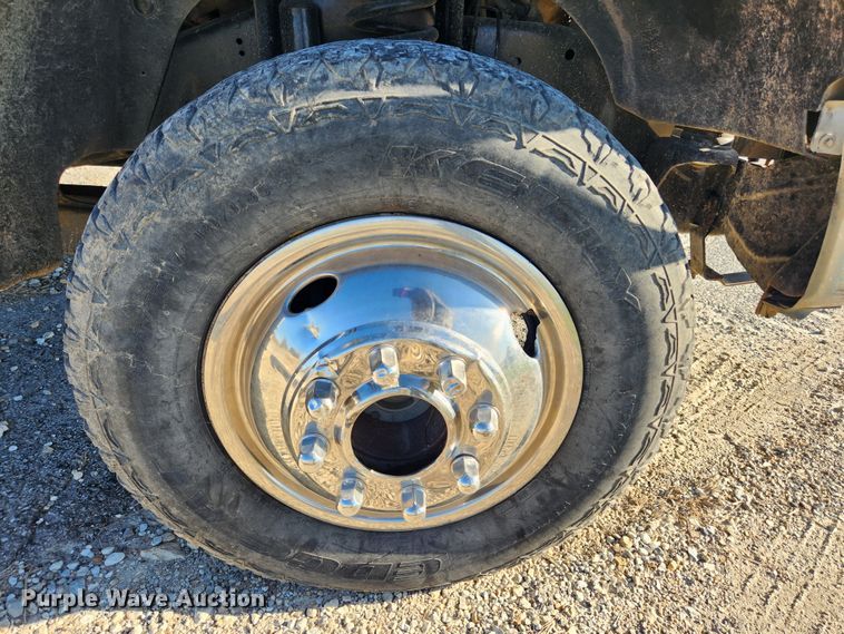 image for item JB9712 2008 Ford F350 Super Duty XLT  SuperCab utility bed pickup truck