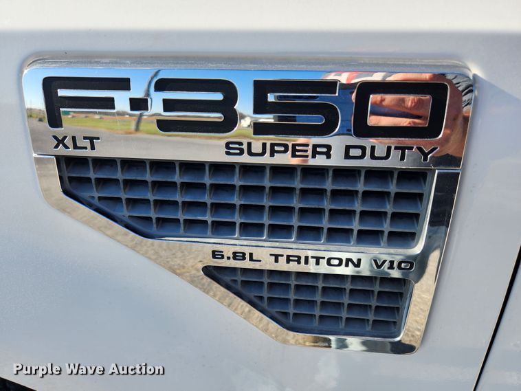 image for item JB9712 2008 Ford F350 Super Duty XLT  SuperCab utility bed pickup truck