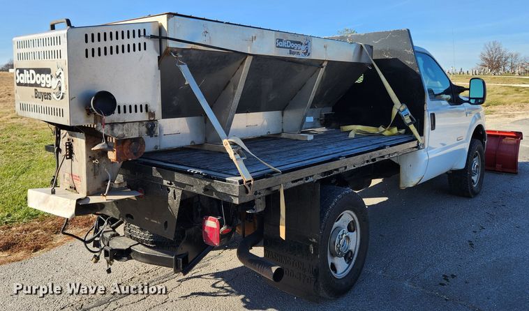 image for item JB9713 2005 Ford F350 Super Duty XL  flatbed pickup truck