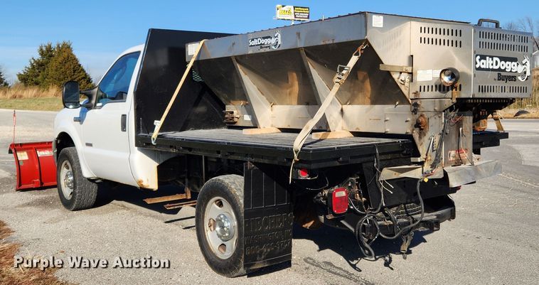 image for item JB9713 2005 Ford F350 Super Duty XL  flatbed pickup truck