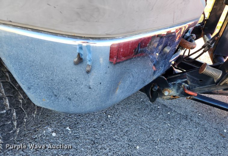 image for item JB9713 2005 Ford F350 Super Duty XL  flatbed pickup truck