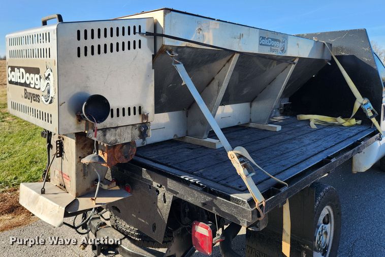 image for item JB9713 2005 Ford F350 Super Duty XL  flatbed pickup truck