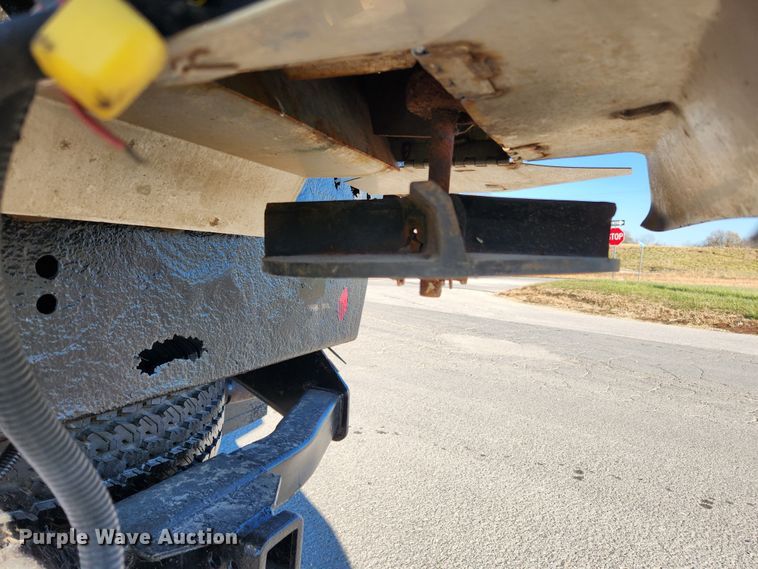 image for item JB9713 2005 Ford F350 Super Duty XL  flatbed pickup truck