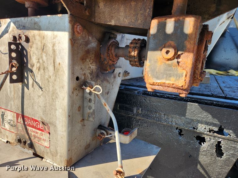 image for item JB9713 2005 Ford F350 Super Duty XL  flatbed pickup truck