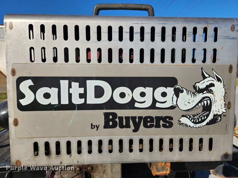 image for item JB9713 2005 Ford F350 Super Duty XL  flatbed pickup truck