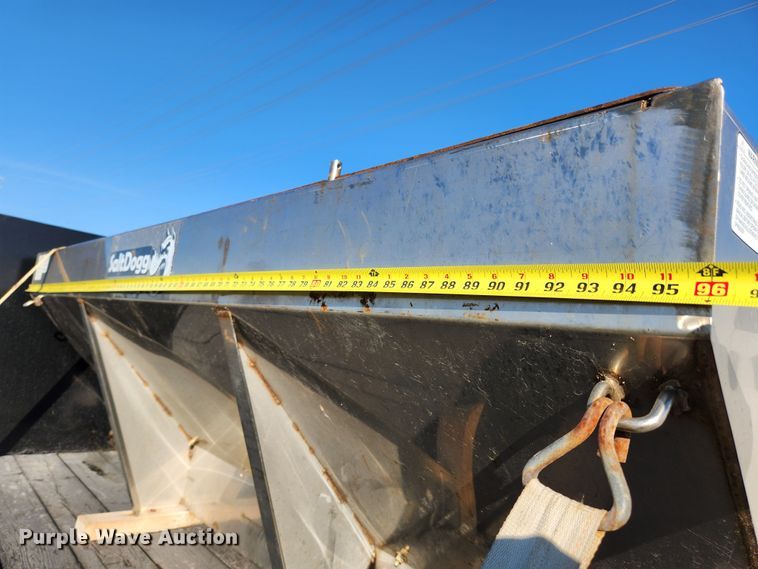 image for item JB9713 2005 Ford F350 Super Duty XL  flatbed pickup truck