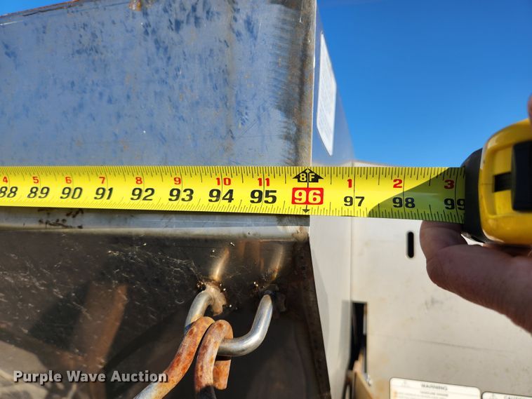 image for item JB9713 2005 Ford F350 Super Duty XL  flatbed pickup truck