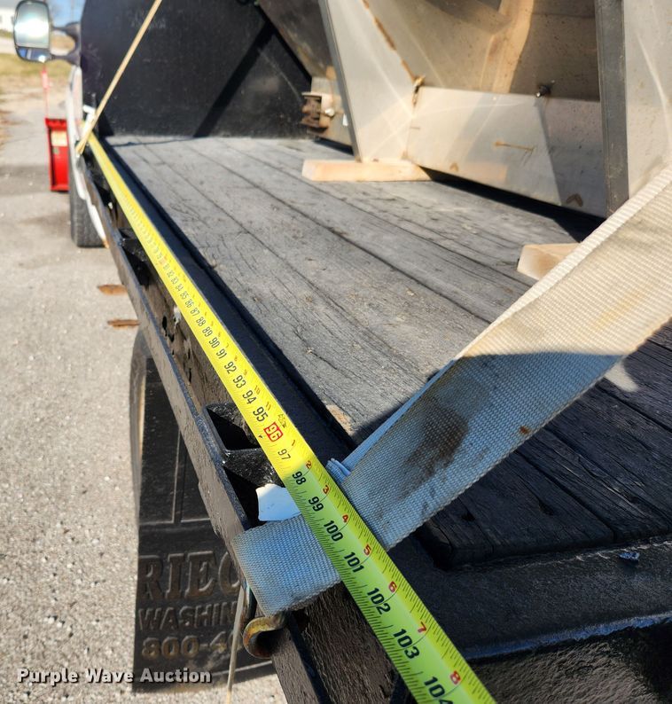 image for item JB9713 2005 Ford F350 Super Duty XL  flatbed pickup truck