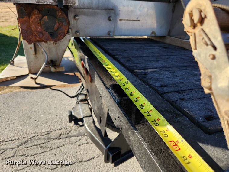 image for item JB9713 2005 Ford F350 Super Duty XL  flatbed pickup truck