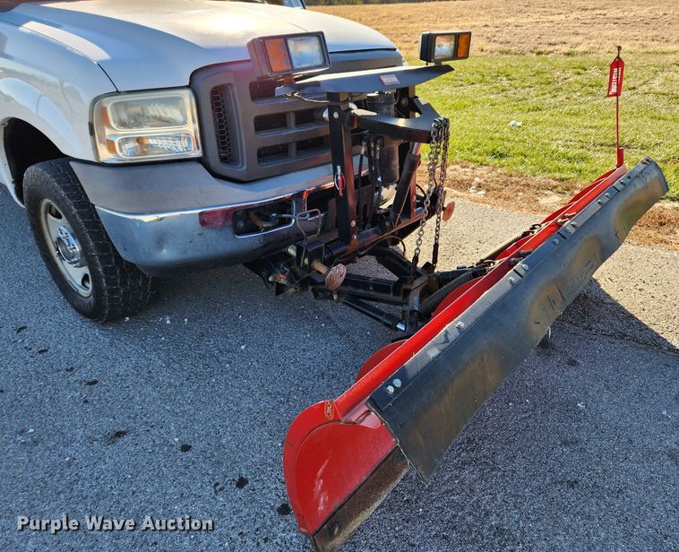 image for item JB9713 2005 Ford F350 Super Duty XL  flatbed pickup truck