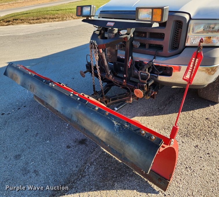 image for item JB9713 2005 Ford F350 Super Duty XL  flatbed pickup truck