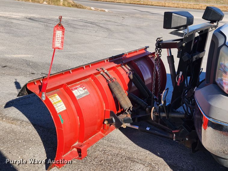 image for item JB9713 2005 Ford F350 Super Duty XL  flatbed pickup truck