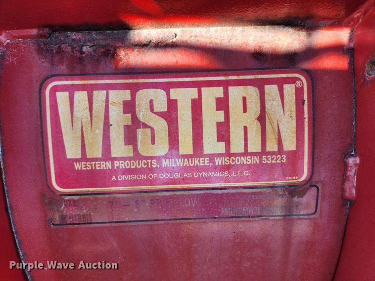 image for item JB9713 2005 Ford F350 Super Duty XL  flatbed pickup truck