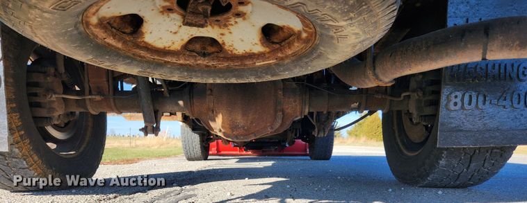 image for item JB9713 2005 Ford F350 Super Duty XL  flatbed pickup truck