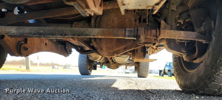 image for item JB9713 2005 Ford F350 Super Duty XL  flatbed pickup truck