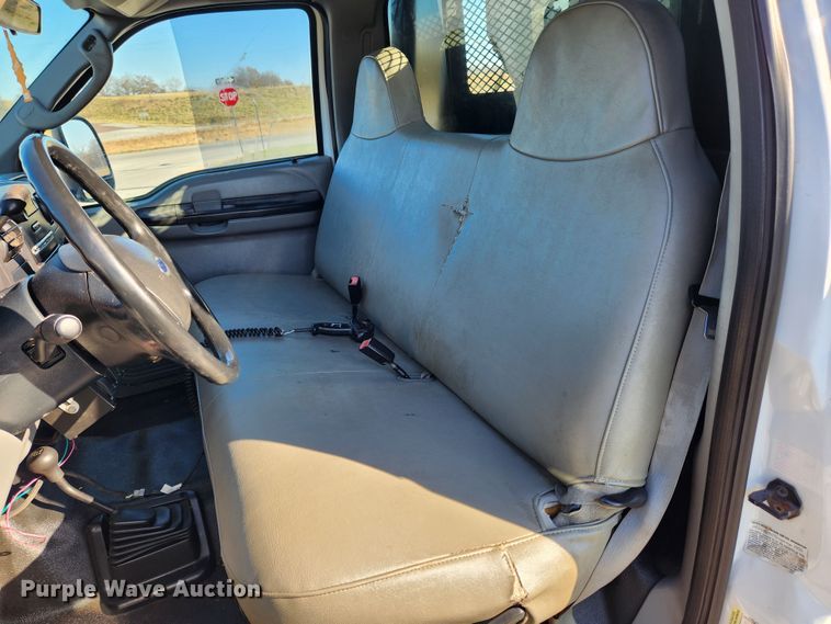 image for item JB9713 2005 Ford F350 Super Duty XL  flatbed pickup truck