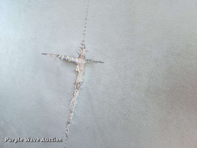 image for item JB9713 2005 Ford F350 Super Duty XL  flatbed pickup truck