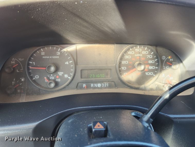 image for item JB9713 2005 Ford F350 Super Duty XL  flatbed pickup truck