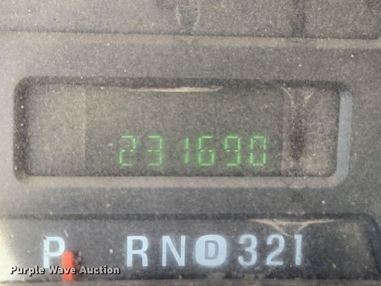 image for item JB9713 2005 Ford F350 Super Duty XL  flatbed pickup truck