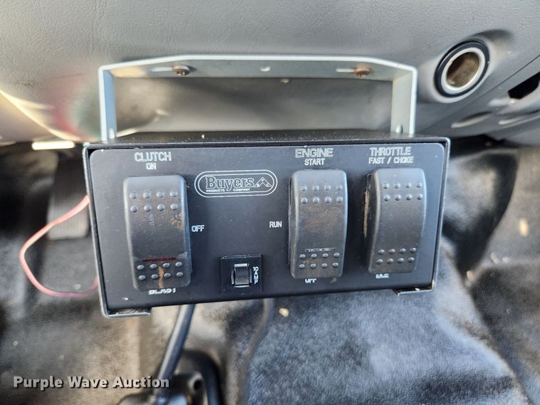 image for item JB9713 2005 Ford F350 Super Duty XL  flatbed pickup truck