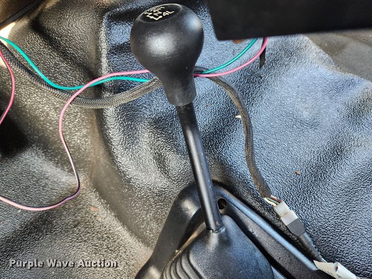 image for item JB9713 2005 Ford F350 Super Duty XL  flatbed pickup truck