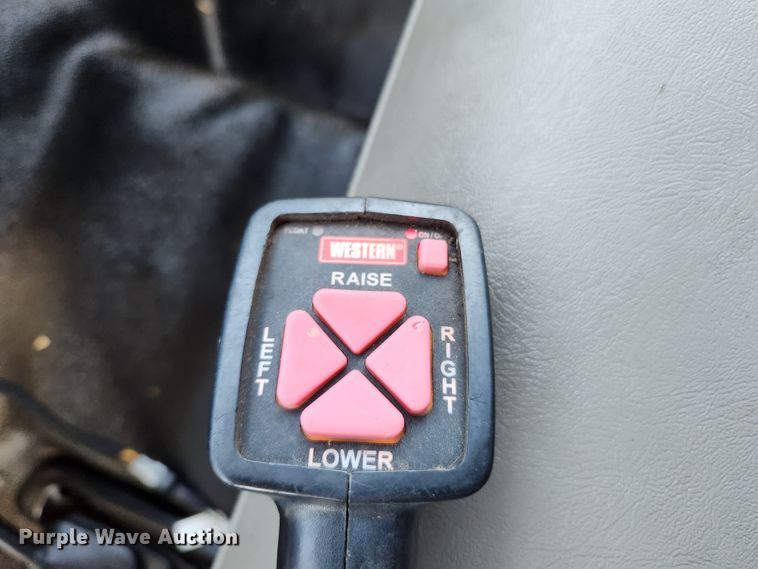 image for item JB9713 2005 Ford F350 Super Duty XL  flatbed pickup truck