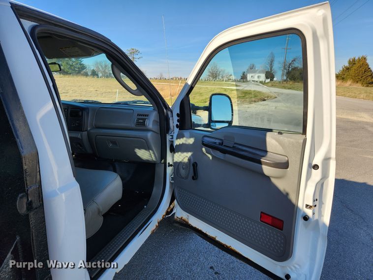 image for item JB9713 2005 Ford F350 Super Duty XL  flatbed pickup truck