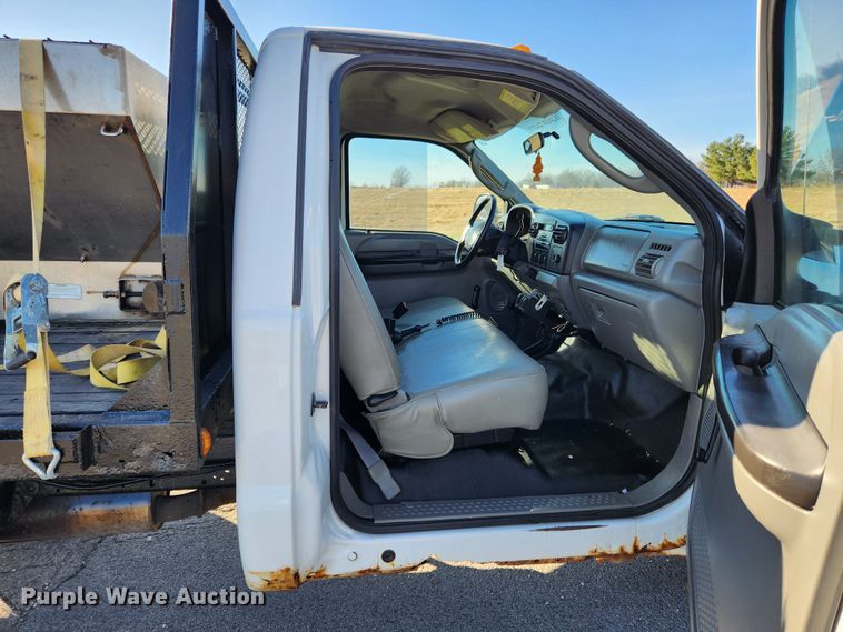 image for item JB9713 2005 Ford F350 Super Duty XL  flatbed pickup truck