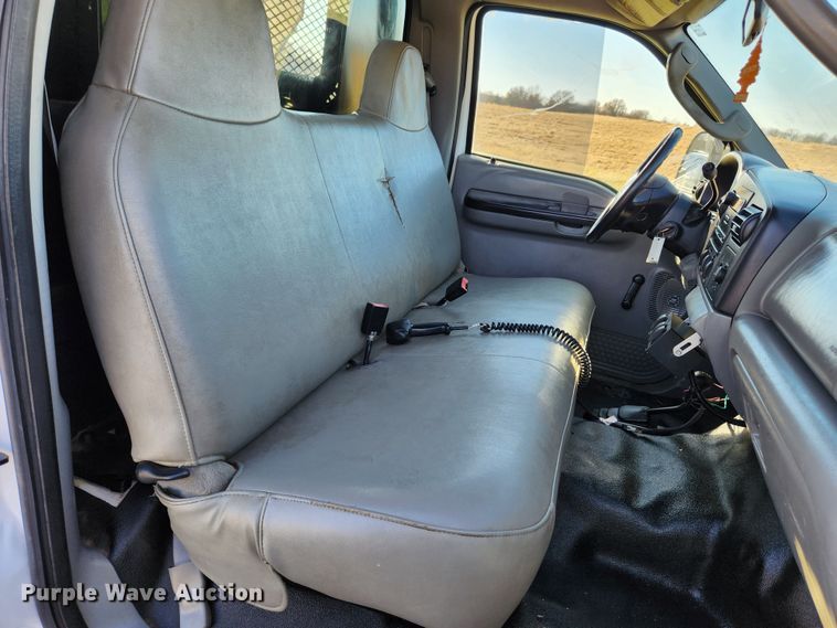 image for item JB9713 2005 Ford F350 Super Duty XL  flatbed pickup truck