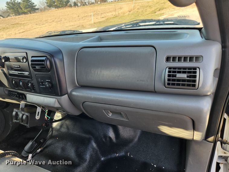 image for item JB9713 2005 Ford F350 Super Duty XL  flatbed pickup truck