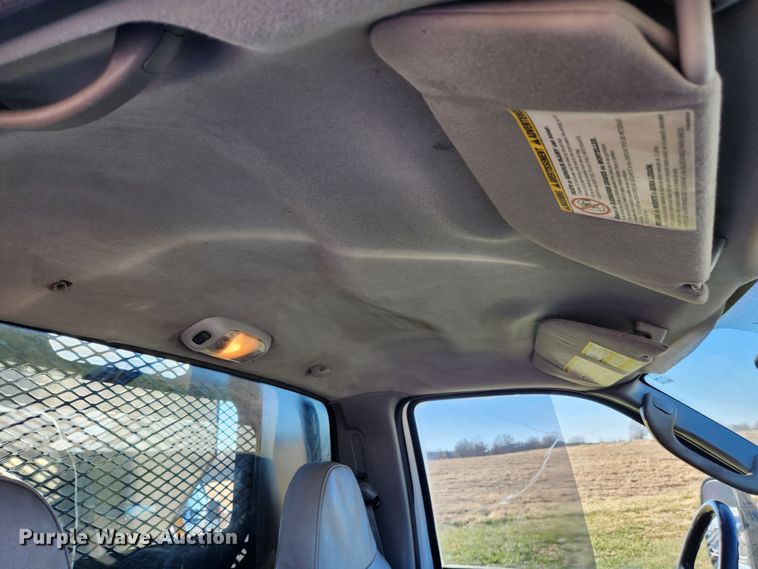 image for item JB9713 2005 Ford F350 Super Duty XL  flatbed pickup truck