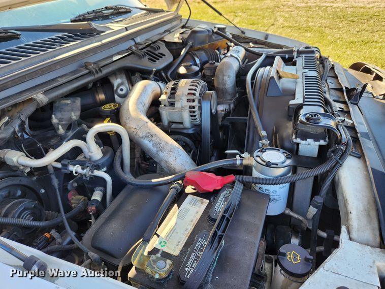 image for item JB9713 2005 Ford F350 Super Duty XL  flatbed pickup truck