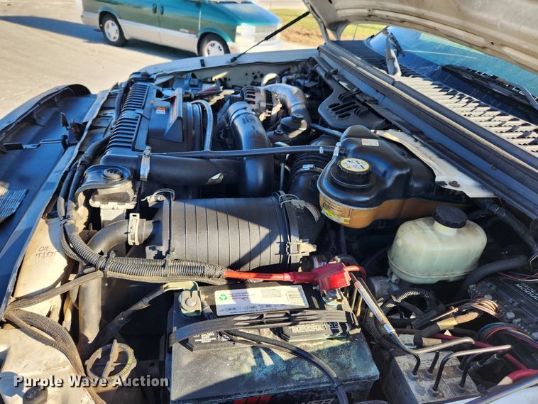 image for item JB9713 2005 Ford F350 Super Duty XL  flatbed pickup truck