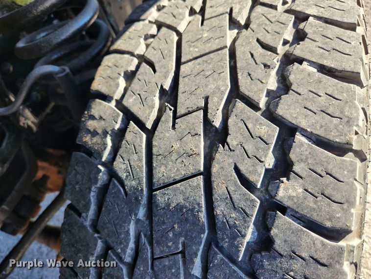 image for item JB9713 2005 Ford F350 Super Duty XL  flatbed pickup truck