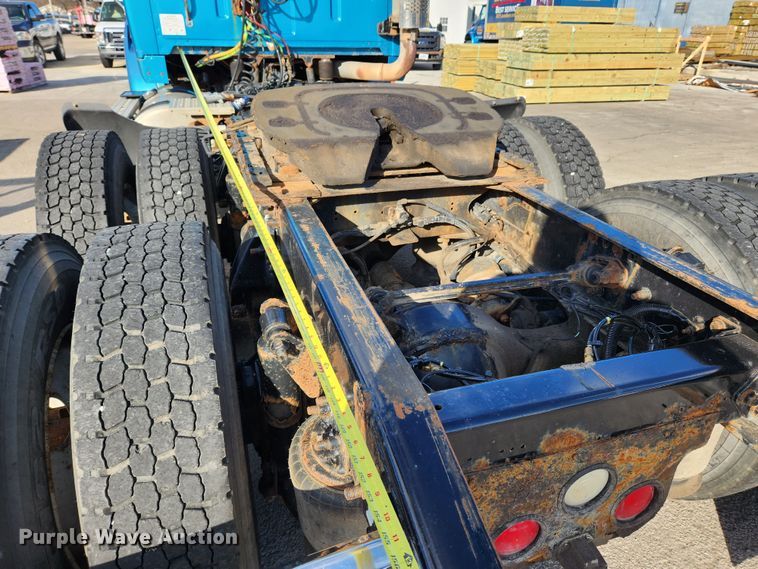 image for item JB9724 2005 Sterling LT9500  semi truck