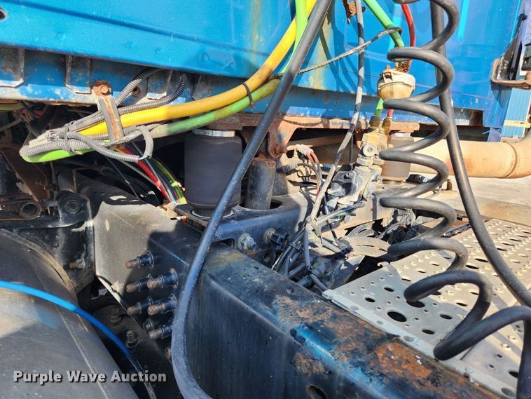 image for item JB9724 2005 Sterling LT9500  semi truck