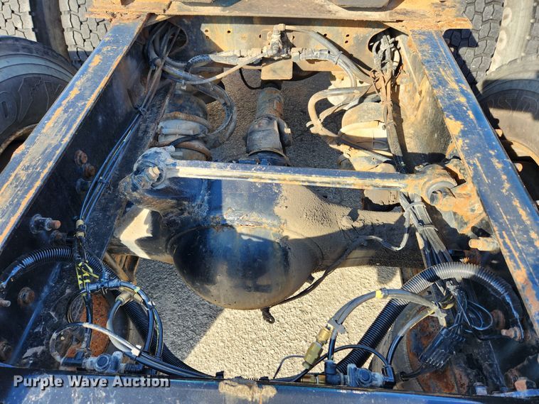 image for item JB9724 2005 Sterling LT9500  semi truck