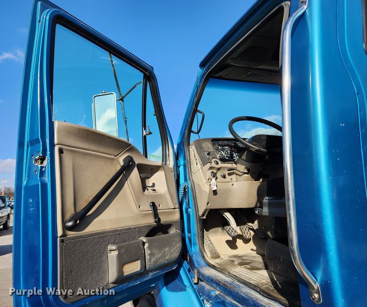 image for item JB9724 2005 Sterling LT9500  semi truck