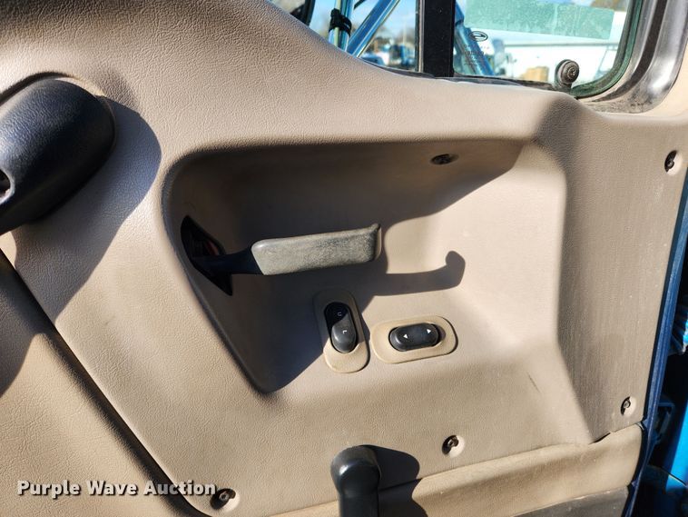 image for item JB9724 2005 Sterling LT9500  semi truck