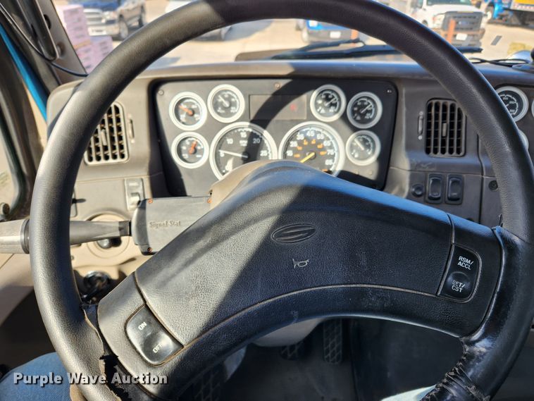 image for item JB9724 2005 Sterling LT9500  semi truck