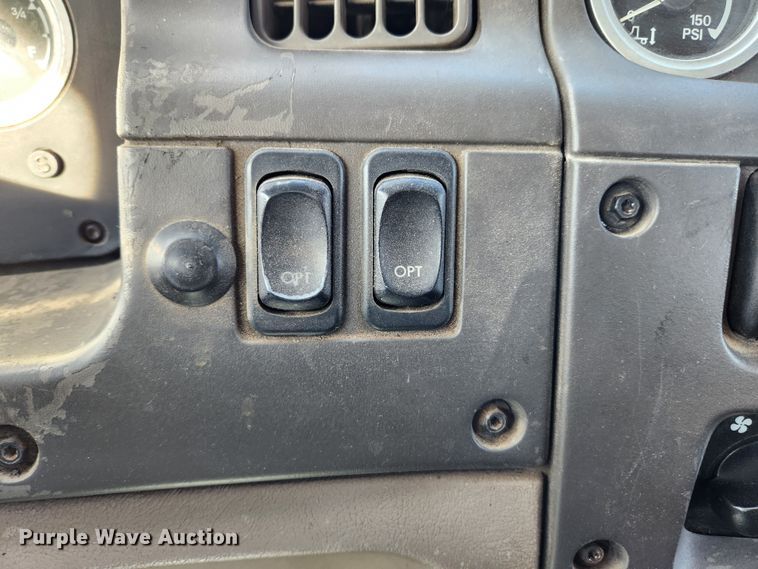 image for item JB9724 2005 Sterling LT9500  semi truck