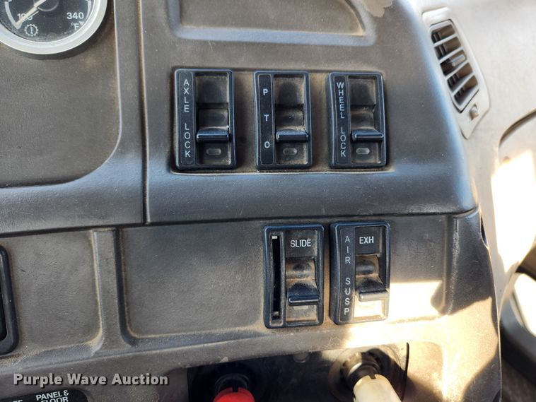 image for item JB9724 2005 Sterling LT9500  semi truck