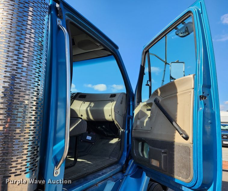 image for item JB9724 2005 Sterling LT9500  semi truck