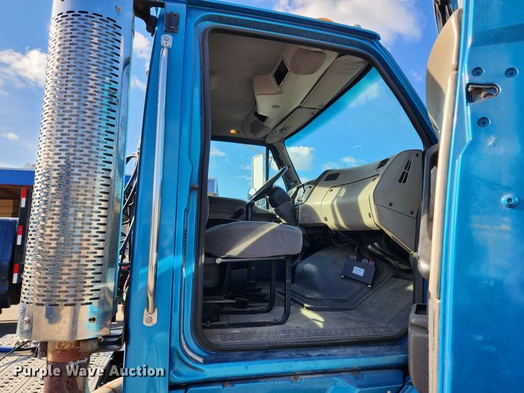 image for item JB9724 2005 Sterling LT9500  semi truck