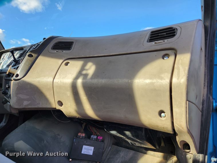 image for item JB9724 2005 Sterling LT9500  semi truck