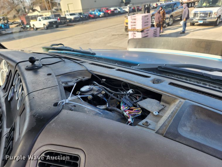 image for item JB9724 2005 Sterling LT9500  semi truck