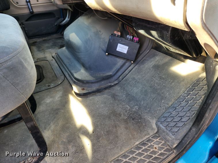 image for item JB9724 2005 Sterling LT9500  semi truck