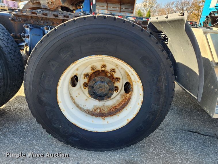 image for item JB9724 2005 Sterling LT9500  semi truck